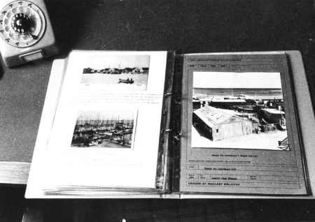 En af arkivets billedmapper fra den analoge tidsalder. Foto: Historisk Arkiv Dragør.
