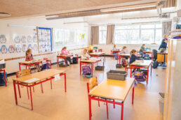 Undervisningen på Store Magleby Skole fungerer som planlagt med god spredning imellem eleverne. Foto: TorbenStender.