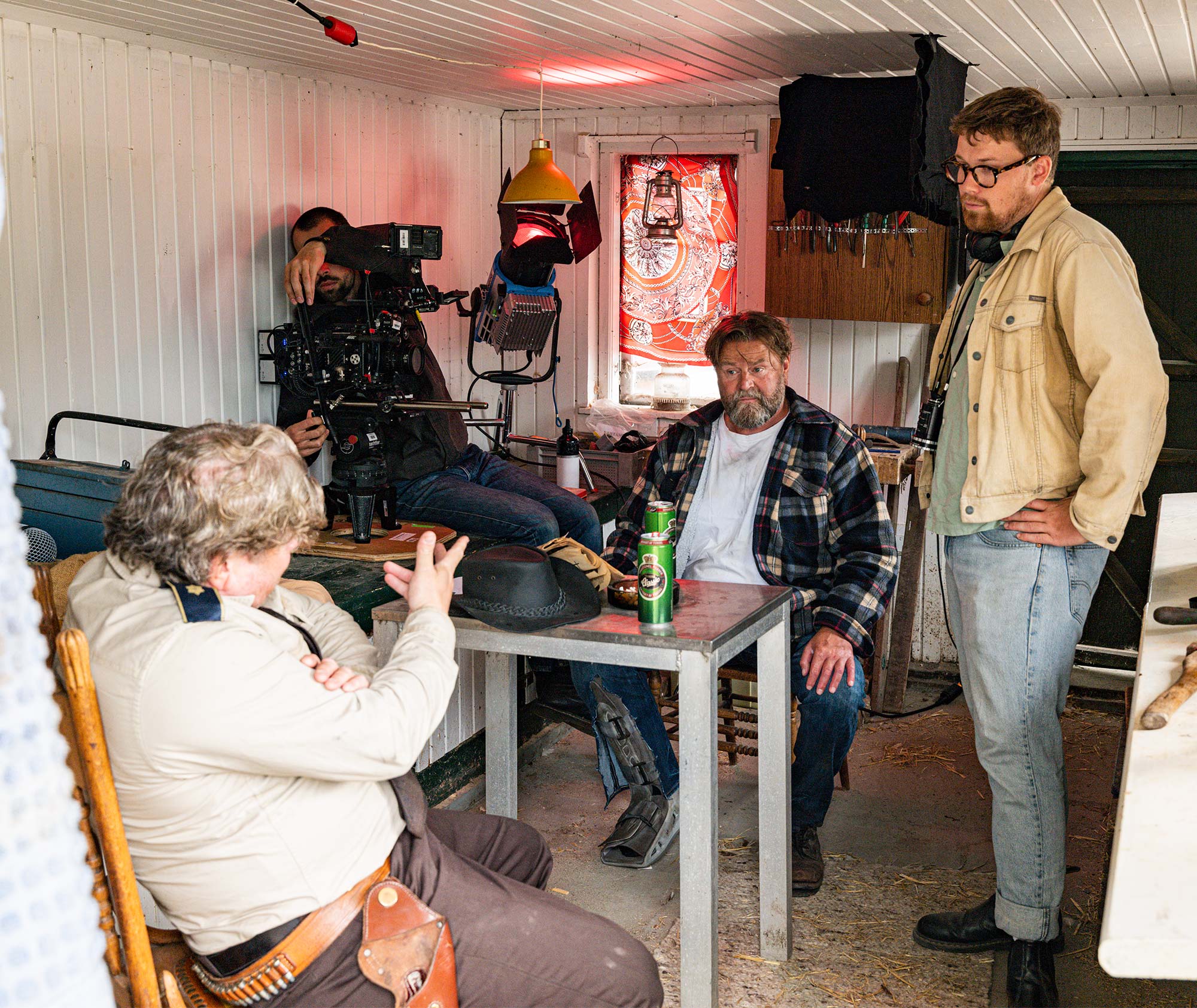 August Aabo instruerer skuespillerne. Foto: TorbenStender.