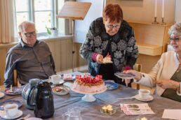 100-året fejres behørigt med et lækkert kagebord. Foto: Hans Jacob Sørensen.