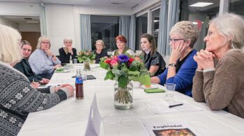 Omkring 40 personer møder op for at tage del i workshop om »det gode liv på Enggården«.