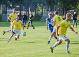 Frederik Frost fører bolden frem i den flotte pokalsejr over GVI – en sejr, som i starten af august giver Drag­ør Boldklubs 1. herresenior chancen mod FC Helsingør. Arkivfoto.