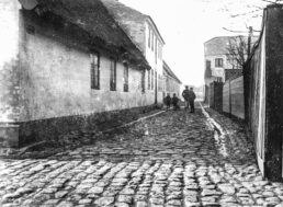 Stormgade. Det høje hus i baggrunden til højre er Vestgrønningen 36. Ca. 1902–1904. Foto: Lauritz Jensen/Historisk Arkiv Dragør.