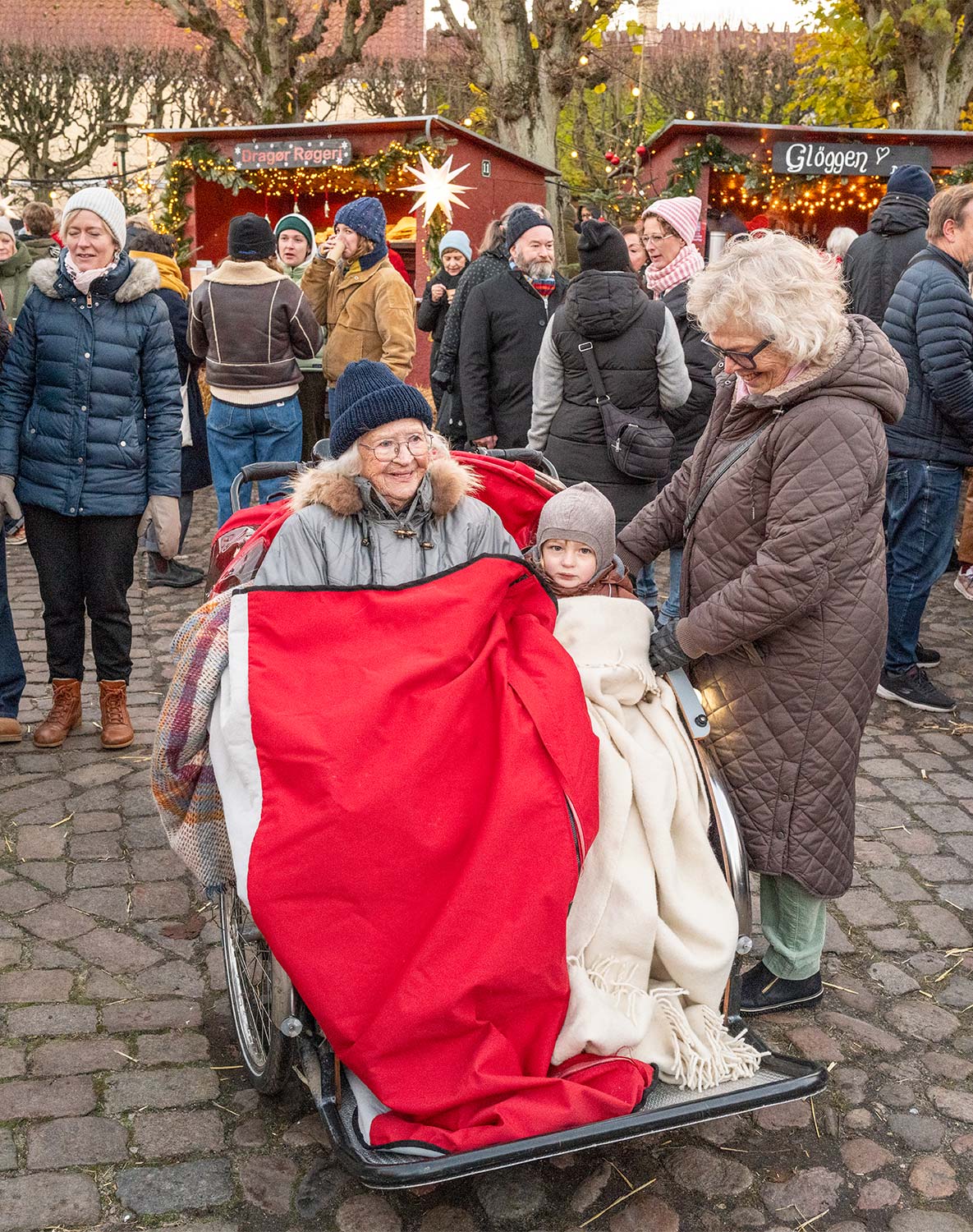Julemarkedet er for både de helt unge og de noget ældre. Foto: TorbenStender.