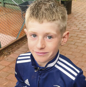 Emil Fleischer på ni år spiller på U/10-landsholdet. Foto: Dragør Tennis.