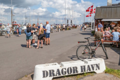 Det gode vejr lokker mange mennesker en tur ned til havnen. Foto: TorbenStender.