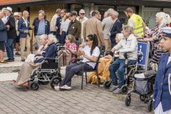 Enggårdens beboere nyder musikken. Foto: TorbenStender.