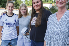 Sognepræst Gitte Turin glæder sig over flere konfirmander deltog i børnehøstgudstjenesten. Foto: Kirsten Marie Juel Jensen.