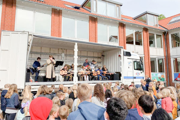 Sidste år drog musikskolen på en mini-turné rundt til Dragørs skoler.