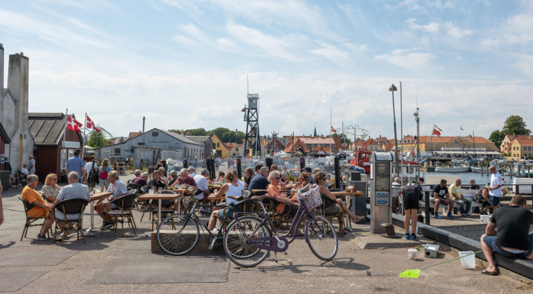 Weekendens gode vejr bliver nydt i fulde drag af byens borgere og gæster. Foto: TorbenStender.