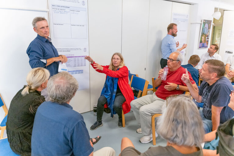 Oplysningerne om, hvor politikerne eventuelt vil spare, kommer først efter sommerferien. Her er det et billede fra et tidligere budgetmøde i kommunen. Foto: TorbenStender