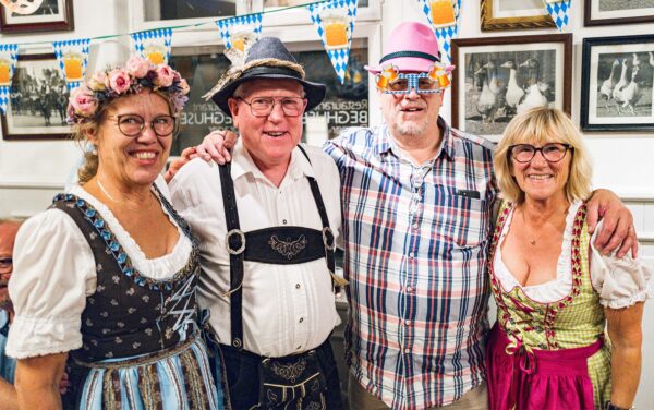 Flere deltagere ved borgerforeningens bierfest var iklædt festligt tyrolertøj. Foto: TorbenStender.