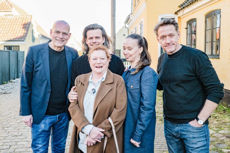 Årets hold i Cirkusrevyen (fra venstre): Niels Olsen, Carsten Svendsen, Lisbet Dahl, Merete Mærkedahl og Henrik Lykkegaard. Foto: TorbenStender.