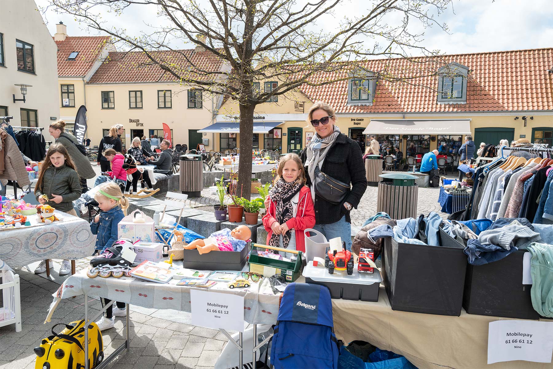 I forbindelse med torvedagen blev der afholdt loppemarked på både Neels Torv og Kongevejen. Foto: TorbenStender.