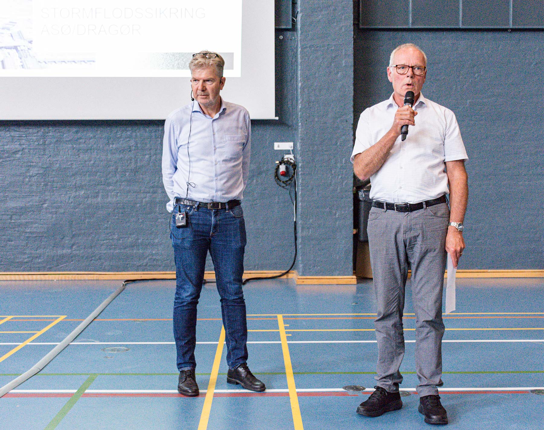 Lars Fuhr (tv.) og Claus Dynesen fra Sund & Bælt præsenterer forslaget til kystsikring på Dragør Nord. Foto: Hans Jacob Sørensen.