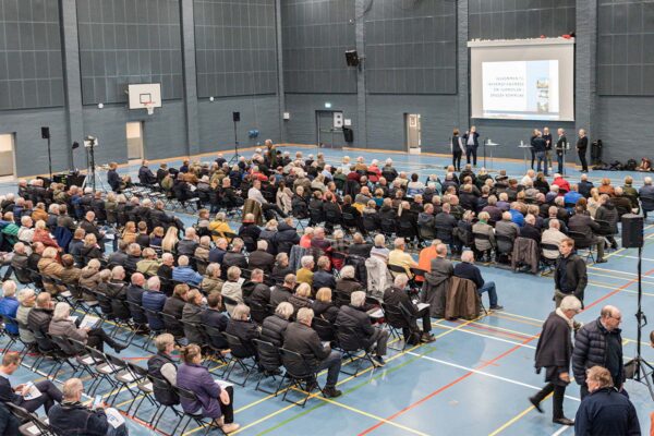 Omkring 300 borgere mødte mandag aften op i Hollænderhallen til Dragør Kommunes store informationsmøde om fremtidens varmeforsyning i Dragør. Læs mere i næste uges avis. Foto: HAS.