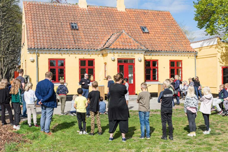 Klubben på Elisenborg genåber i maj 2022 efter en gennemgående renovering efter et skimmelsvampangreb. Nu bliver det udearealernes tur til en fornyelse. Arkivfoto: Hans Jacob Sørensen.