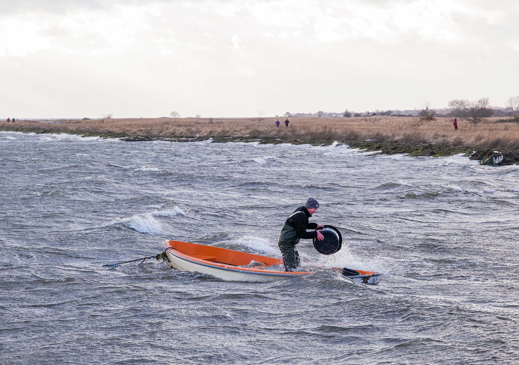 En hård kamp mod vinden og vandet. Foto: TorbenStender.