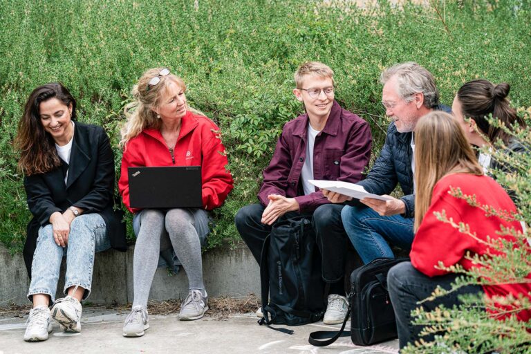 En større gruppe af foredragsholdere forbereder sig på at skulle gøre temaaftendeltagerne klogere på både Kræftens Bekæmpelses arbejde og på kampen mod kræft generelt.