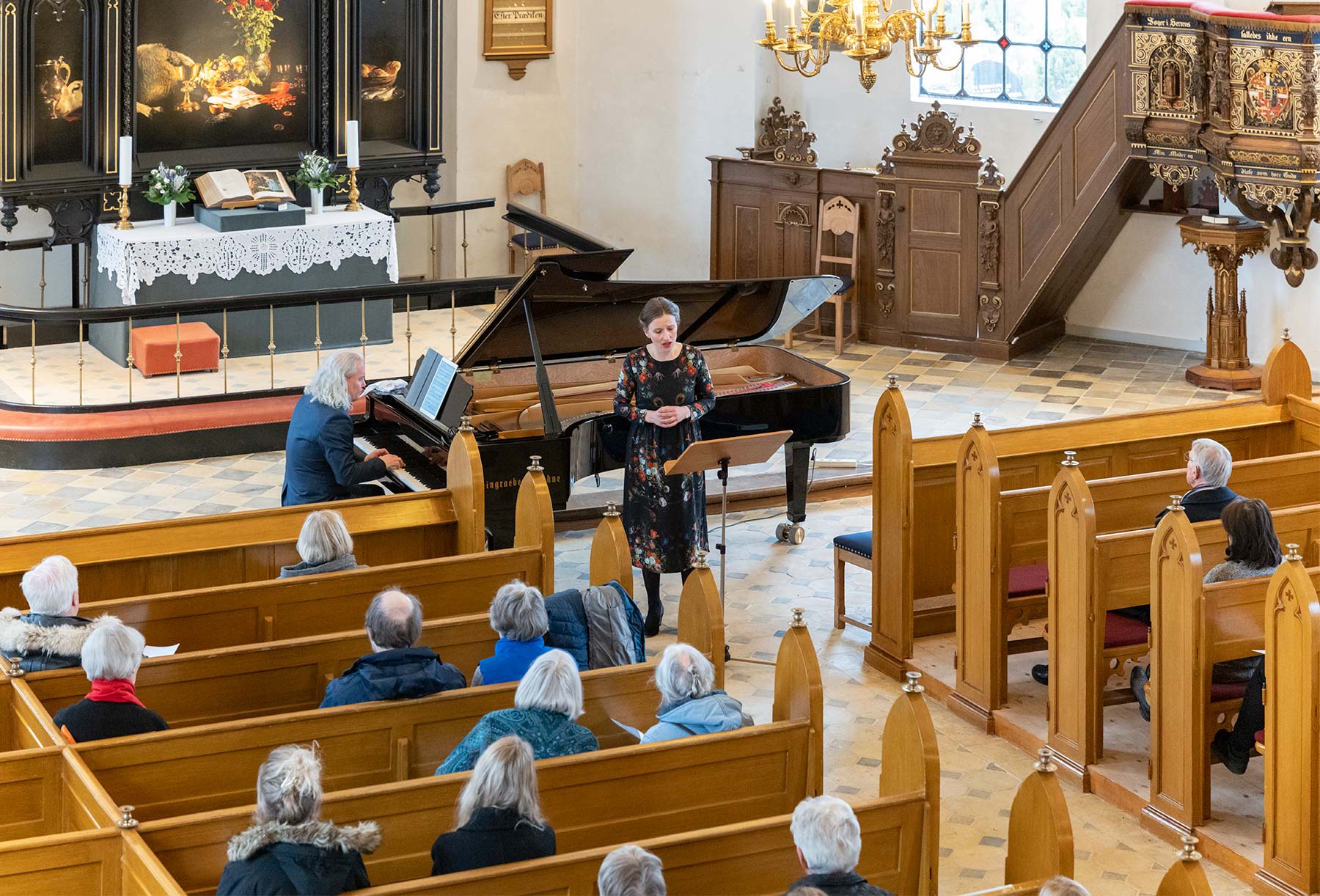 I søndags – den 12. marts – blev der i Store Magleby Kirke afholdt liedkoncert med mezzosopran Nana Bugge Rasmussen. Foto: TorbenStender.