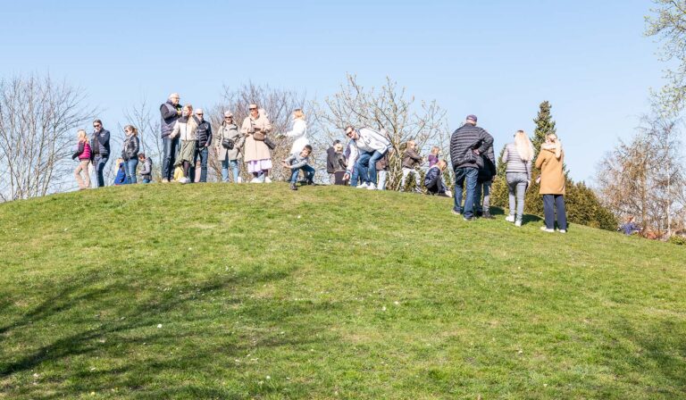 Æggetrilning på Blushøj påskedag er en af de mange traditionelle aktiviter i påsken i Dragør. Arkivfoto: TorbenStender.