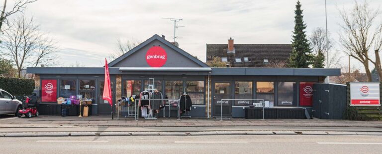 Tøj, der fortsat har brugsværdi, kan afleveres til genbrug f.eks. hos Folkekirkens Nødhjælps Genbrugsbutik. Arkivfoto: HAS.