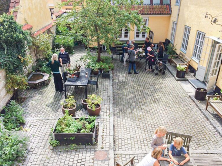 Som en del af verdensmålsugen UGE17 afholdes der havedag i bibliotekets gårdhave. Arkivfoto: TorbenStender.