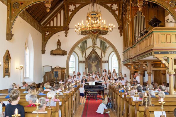 Søndag den 4. juni afholdt Dragør Kirkes Børnekor afslutningskoncert i kirken. Foto: TorbenStender.