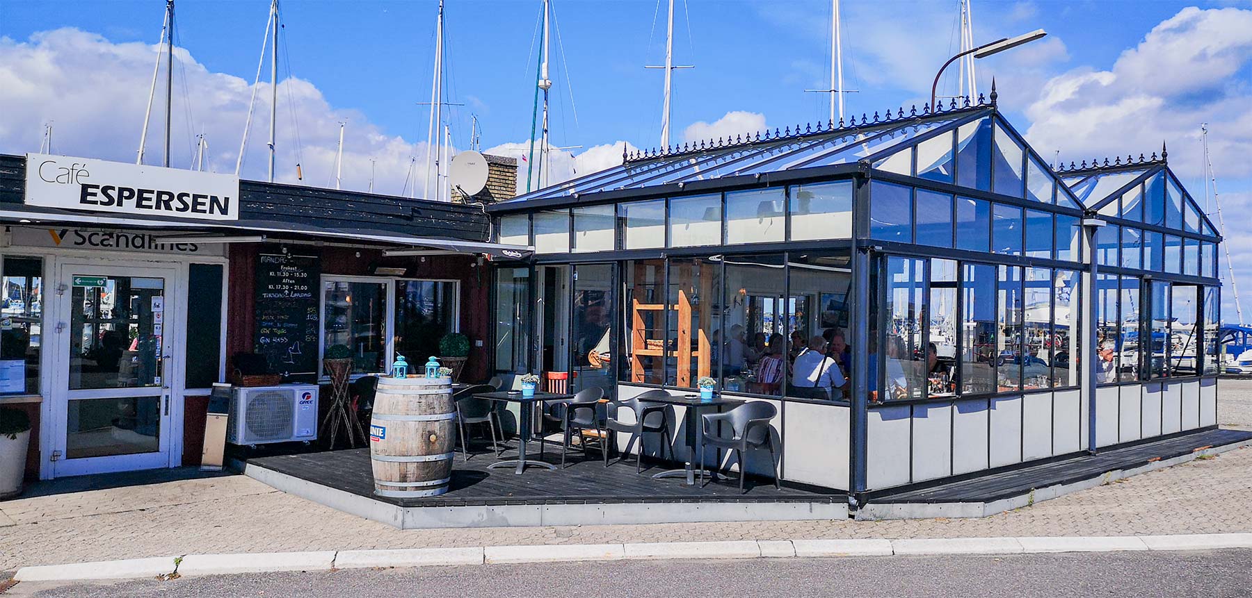 Den gamle færgeteminal har de sidste 20 år dannet rammerne for Café Espersen. Foto: Rasmus Mark Pedersen.