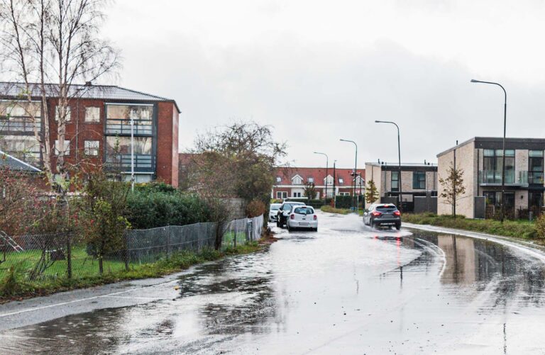 Det voldsomme regnvejr har skabt problemer med oversvømmelse flere steder. Foto: Thomas Mose.