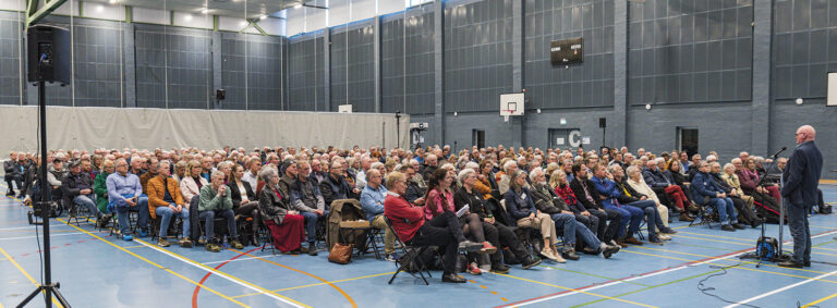 Interessen for møder om fjernvarme er stor. Dragør Kommune måtte flere dage inden arrangementet lukke for tilmeldingen til mødet, da Hollænderhallen på grund af brandsikkerhed ikke kan rummer flere. På kommunens hjemmeside bliver der stillet endnu et møde udsigt. Fotos: Thomas Mose.