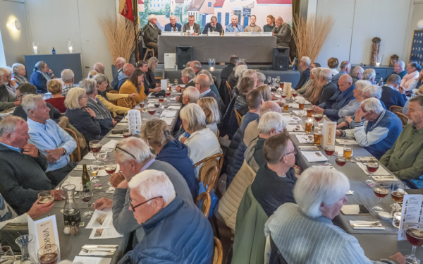 Et stort opbud af fremmødte til borgerforeningens generalforsamling fylder godt op i salen på Beghuset. Fotos: TorbenStender.