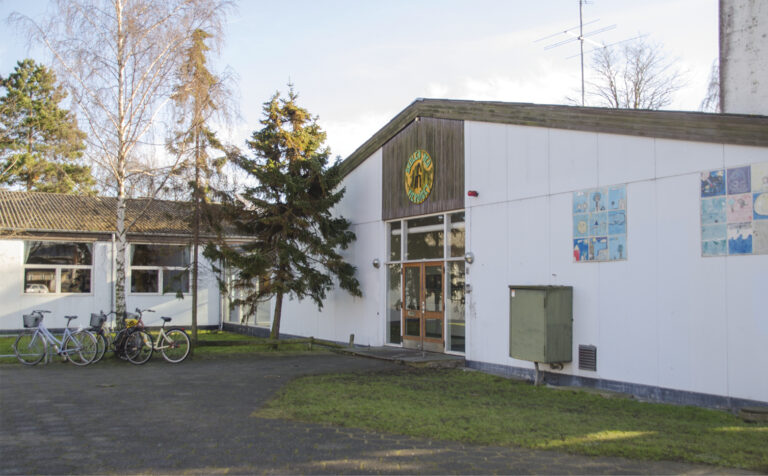 De sidste elever på Skolen ved Vierdiget forlader skolen i sommeren 2015, hvorefter bygningerne rives ned. Arkivfoto: Thomas Mose.