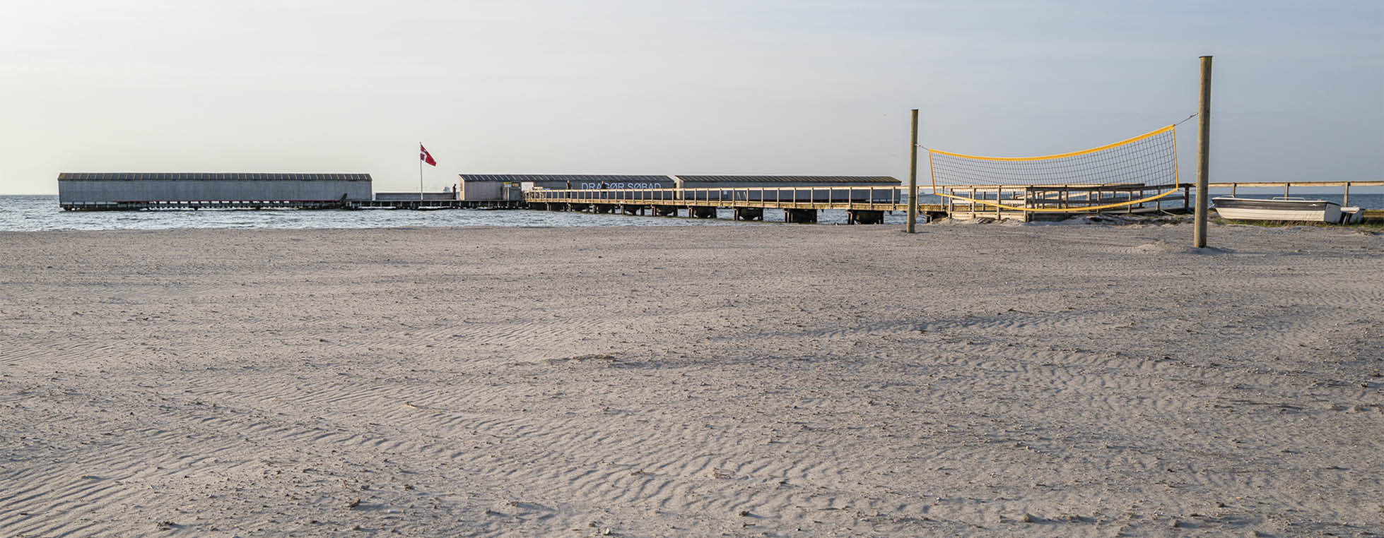 Både Mormorstranden og Dragør Søbad er nu klar til at tage imod badende. Gennem de seneste uger er der blevet fjernet tang og flyttet sand forud for badesæsonen. Foto: TorbenStender.