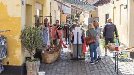 Butikkerne i Dragør Gadelaug byder på gode torvedagstilbud. Foto: Thomas Mose.