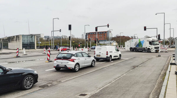 Siden marts måned sidste år har arealet omkring til- og frakørsel til motorvejen samt passage af området i øvrigt været en udfordring. Nu ser det dog ud til, at arbejdet med udvidelsen af svingbanerne fra Englandsvej til på motorvejen nærmer sig sin afslutning. Arkivfoto: Thomas Mose.