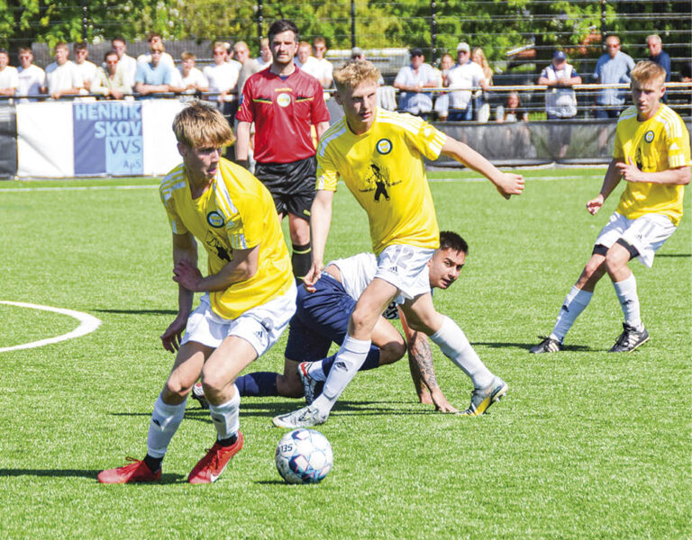 Kasper Walker, Tobias Damkær og Victor Dyhl får vendt spillet. Foto: Henrik Rosschou.