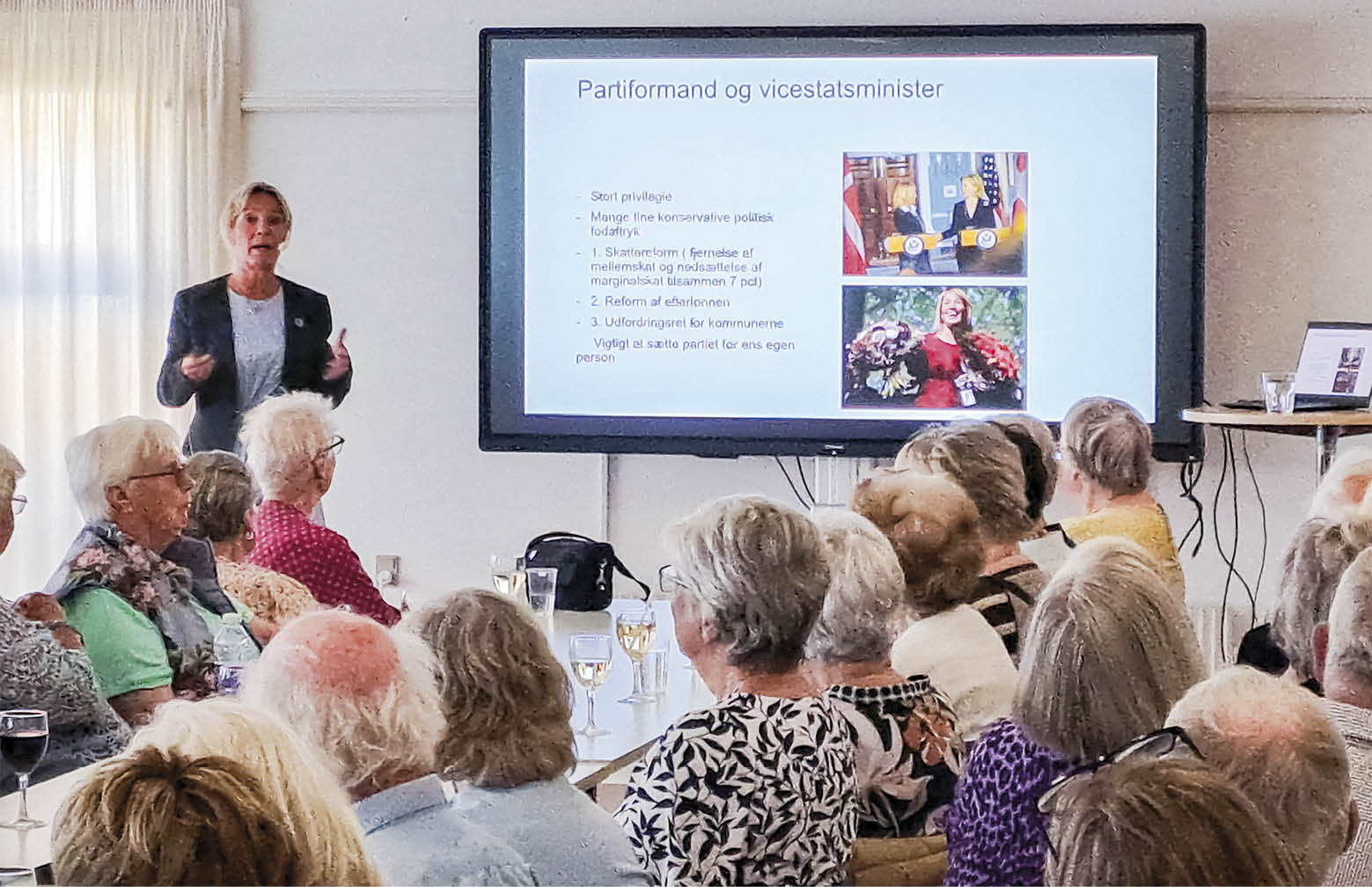 Lene Espersen holder foredrag i Dragør Lokalhistoriske Forening. Foto: Claus Lyder.
