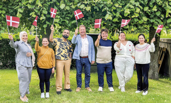 Fra venstre er det: Auda Nor Hasan, Roxan Nuez, Tayseer Al-Gburi, Kenneth Gøtterup, Nicolaj Riber, Amanda Jensen samt Zeba Ismaili. Foto: Dragør Kommune.