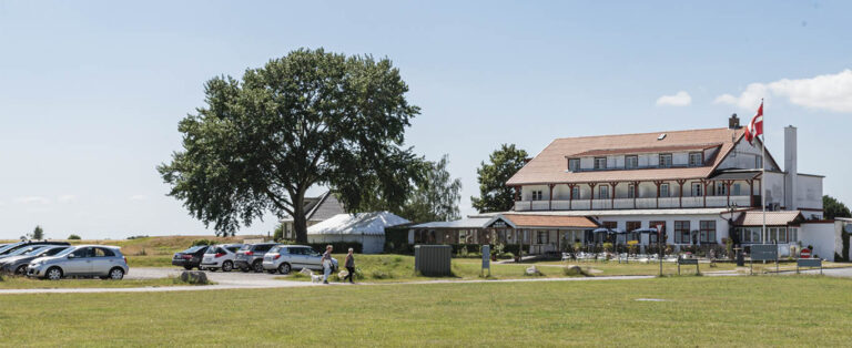 Parkeringspladsen foran Dragør Badehotel udvides med 10 pladser. Arkivfoto: Thomas Mose.