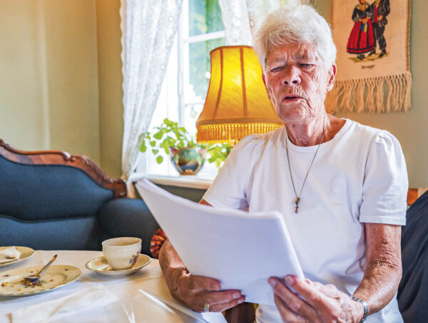 Med udgangspunkt i sin dagbog fortæller Bente Thers om sit liv på Saltholm. Foto: TorbenStender.