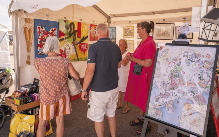 Dragør Kunstfestival er tilbage på Dragør Havneplads – og i år med 38 udstillere. Arkivfoto: TorbenStender.