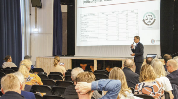 Kommunaldirektør Mads Leth-Petersen gennemgår budgettet. Foto: Simon Rosenkilde.