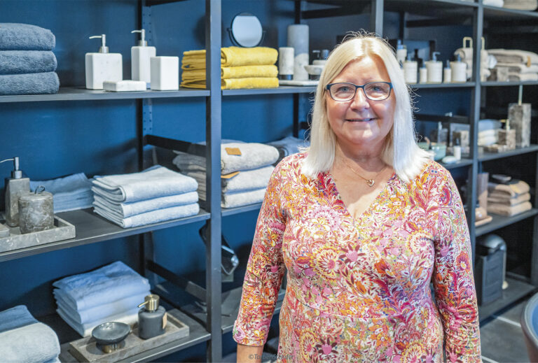 Ann-Dorthe Henriksen tager imod Rotary i lokalerne på A. P. Møllers Allé. Foto: TorbenStender.