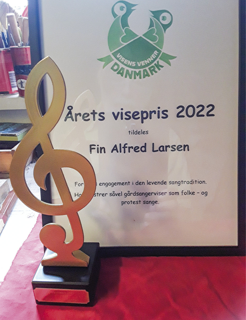 Fin Alfred Larsen fik lørdag den 3. august overragt statuetten og diplomet for Årets visepris 2022.