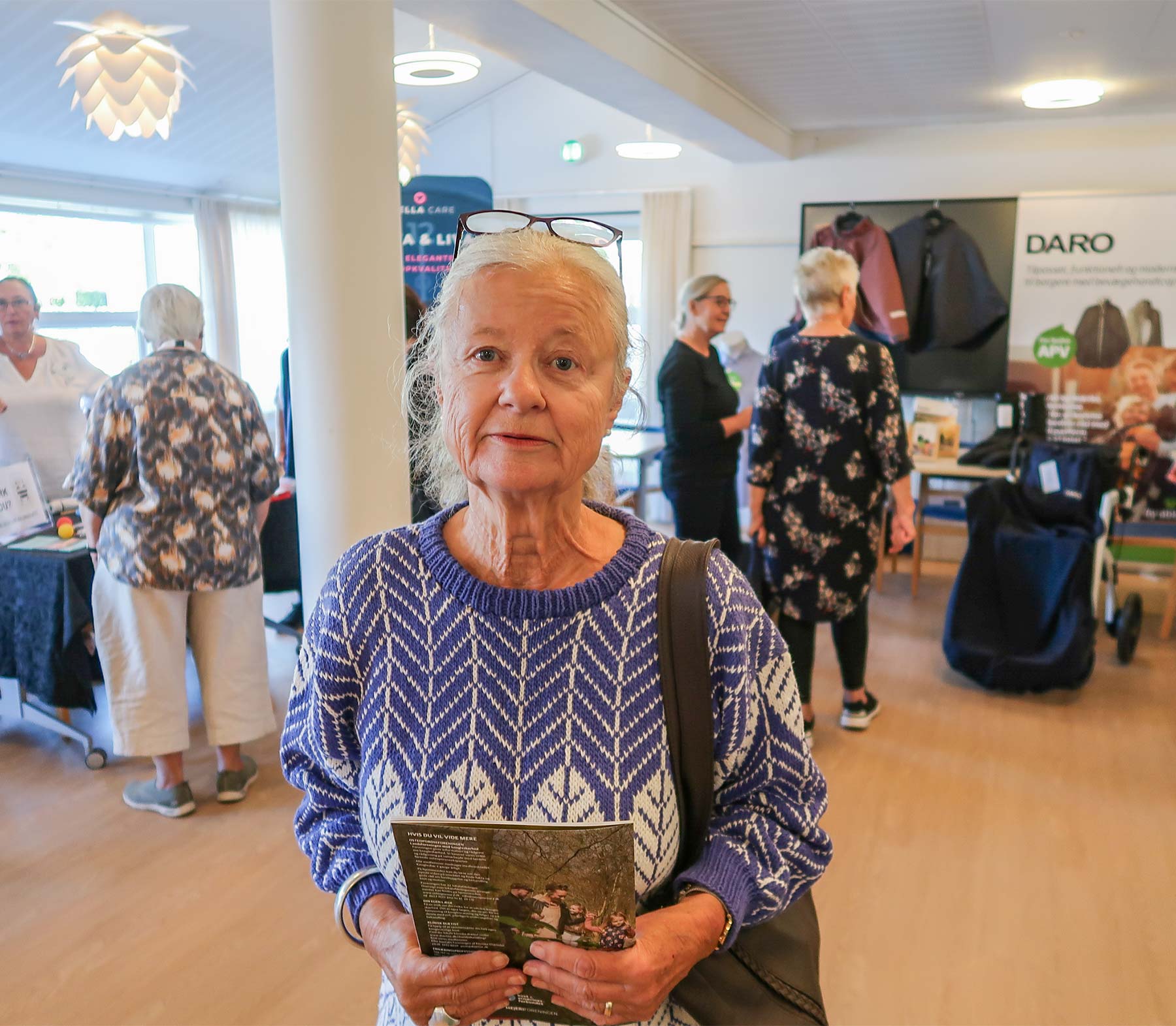 Jytte Petersen har naturlig stor interesse i flere af dagens tilbud. Hun er gift med en dement mand og har selv diabetes. Foto: Kirsten Marie Juel Jensen.