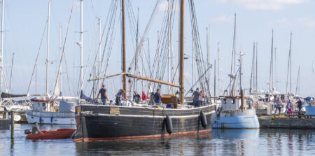 Et af skibene fra Nyhavn ankommer til Dragør. Foto: TorbenStender.