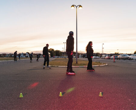 Den midlertidige skatebane er velbesøgt. Foto: Thomas Mose.