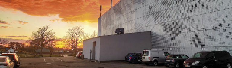 Kommunalbestyrelsen har godtkendt, at to omklædningsrum inklusiv baderum i Hollænderhallen, bliver renoveret på brugernes regning. Arkivfoto: Thomas Mose.