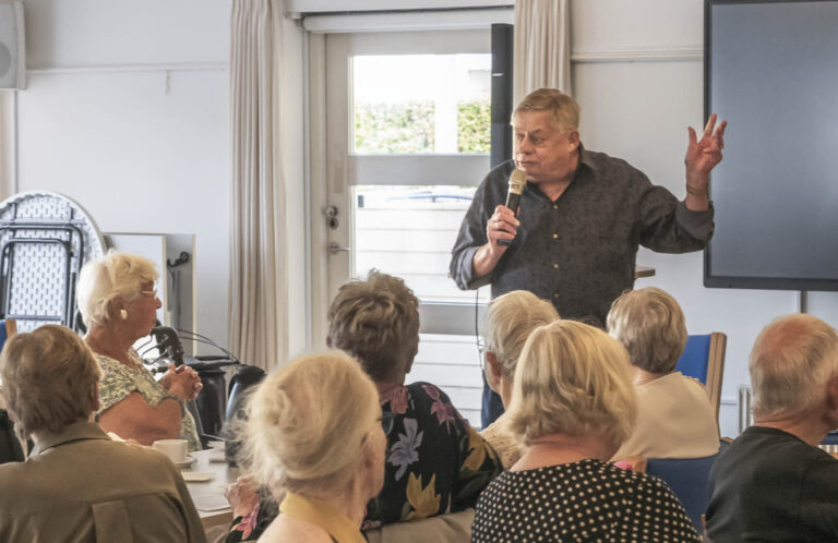 Finn Bendixen fortæller om sit spændende liv. Foto: TorbenStender.